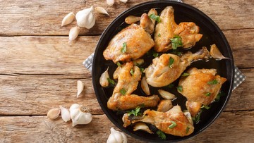 RESEP AYAM GORENG BAWANG PUTIH HINGGA CAH TAUGE