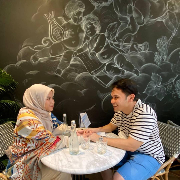 <p> So sweet ya, Bunda. Kita doakan semoga rumah tangga Ben dan Nesya langgeng dan selalu diberi kebahagiaan, ya.  (Foto: Instagram @benkasyafani)</p>