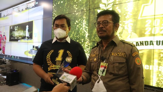 Mendapat nilai 99,29, Kementan menjadi kementerian dengan nilai tertinggi dan meraih Anugerah Keterbukaan Informasi Publik tahun 2021 dari KIP.