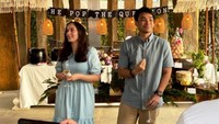 <p>Kabar bahagia datang dari Chelsea Islan. Ia dilamar oleh sang kekasih, Rob Clinton Kardinal pada Selasa (26/10/21). Mereka menggelar acara di Bali, Bunda. (Foto: Instagram @ranggazlaksmana)</p>