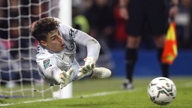 FOTO: Kepa Pahlawan Chelsea di Piala Liga