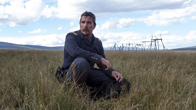 Bioskop Trans TV malam ini, Jumat (22/7), akan menayangkan film Hostiles (2017) pukul 21.30 WIB.