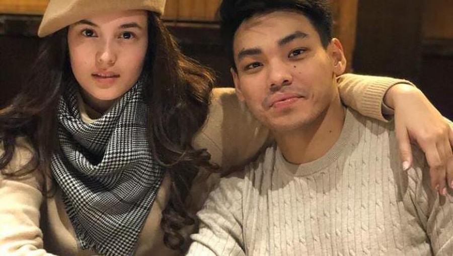 Momen Romantis Rob Clinton dan Chelsea Islan Saat Ngopi Berdua