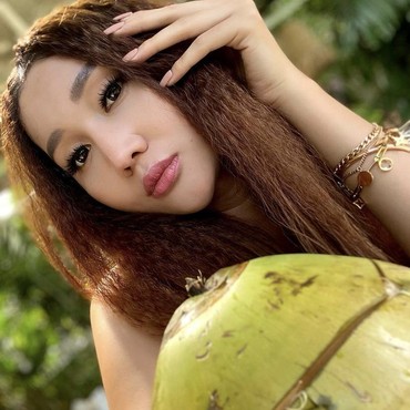 Ketemu Ustaz Syam, Cara Salaman Lucinta Luna Tuai Pujian