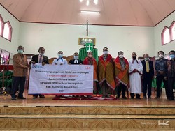 HK Serahkan Bantuan Infrastruktur Rumah Ibadah-Pendidikan di Sumatera