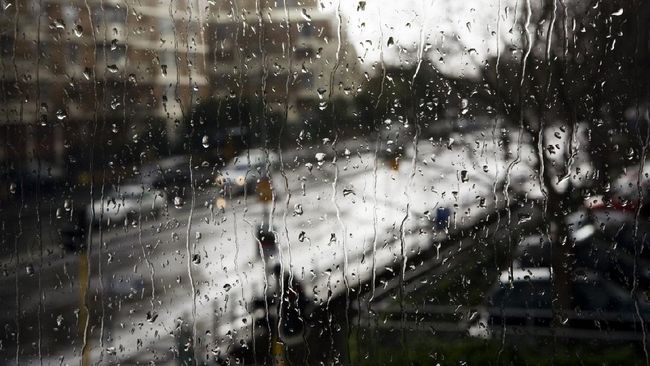 Viral Hujan Guyur Satu Mobil, Mungkinkah Secara Sains?