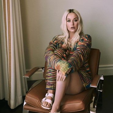 Insiden Katy Pery Alami Celana Robek hingga Dilakban Kuning