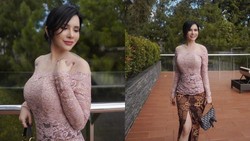 Kerap Tampil Seksi, Intip Maria Vania Saat Pakai Kebaya Sangat Anggun!