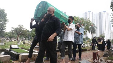 Oddie Agam Dimakamkan Tanpa Azan, Ini Hukum Azankan Jenazah