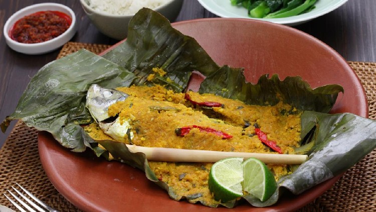 ikan pepes, indonesian cuisine, steamed fish wrapped in banana leaves