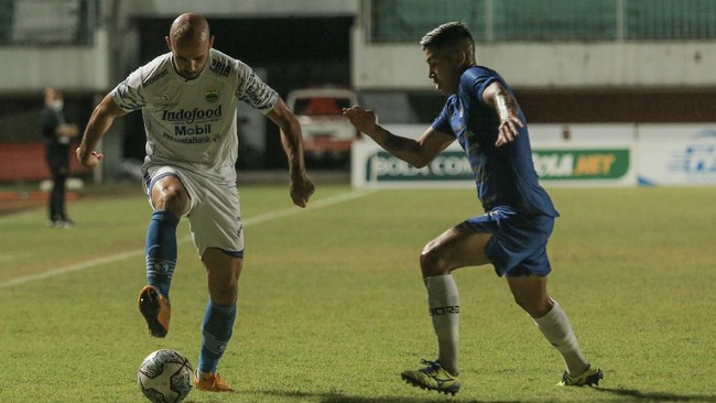 Pelatih Persib Robert Rene Alberts tak mau berpuas diri usai Maung Bandung jadi satu-satunya tim yang belum terkalahkan di Liga 1 2021.
