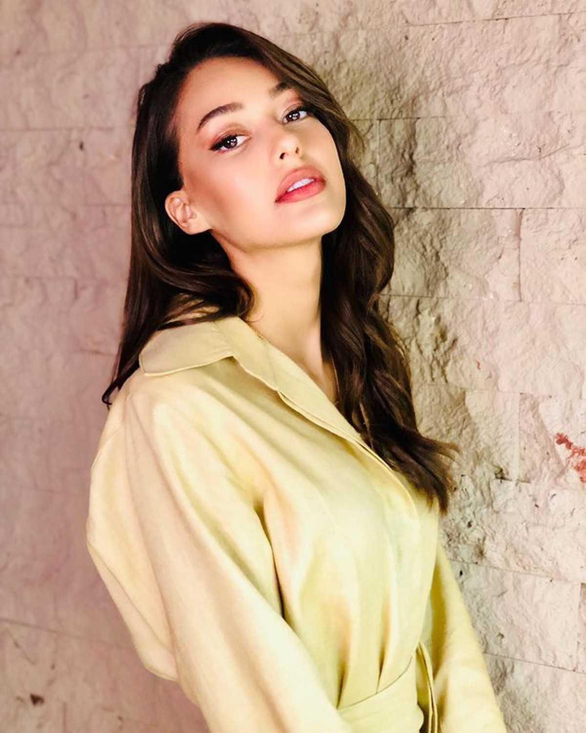 Finalis Miss Turki&comma; Dilan Cicek Deniz tengah menjadi sorotan publik karena ketahuan bercinta di toilet pria&period; Yuk intip potretnya&excl;