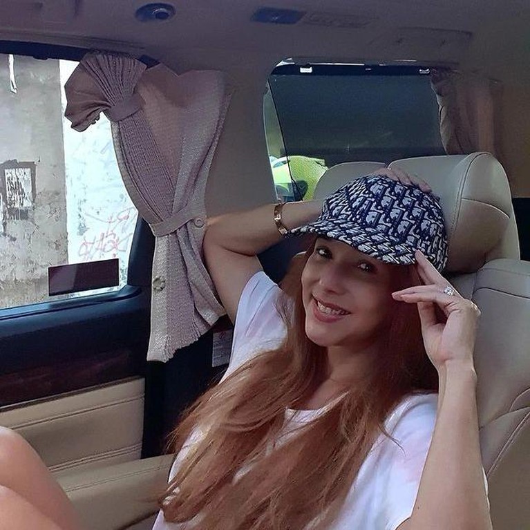 7 Potret Terbaru Kiki Fatmala Makin Cantik & Bugar di Usia 52 Tahun Kiki Fatmala sudah jarang tampil di layar kaca, kini ia telah berusia 52 tahun namun penampilannya makin cantik dan bugar. Yuk intip!