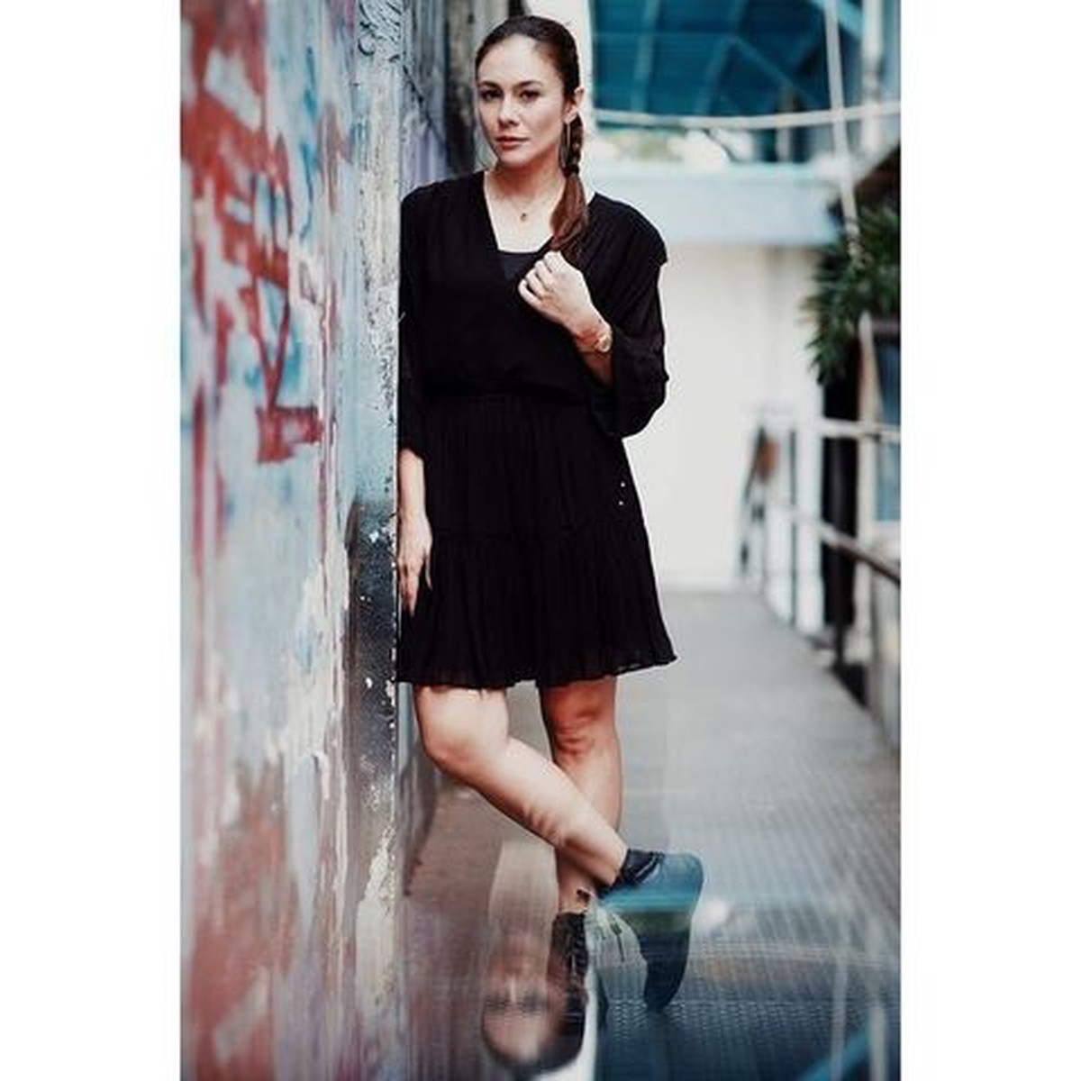 Wulan Guritno dikenal dengan sebutan hot mama yang memiliki style bak ABG&period; Yuk kita intip potret penampilannya&excl;