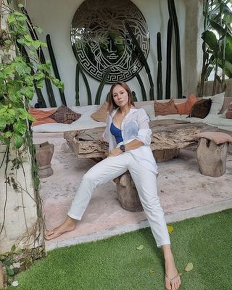 8 Style Wulan Guritno yang Cantik & Awet Muda Bak ABG di Usia 40 Tahun Wulan Guritno dikenal dengan sebutan hot mama yang memiliki style bak ABG. Yuk kita intip potret penampilannya!