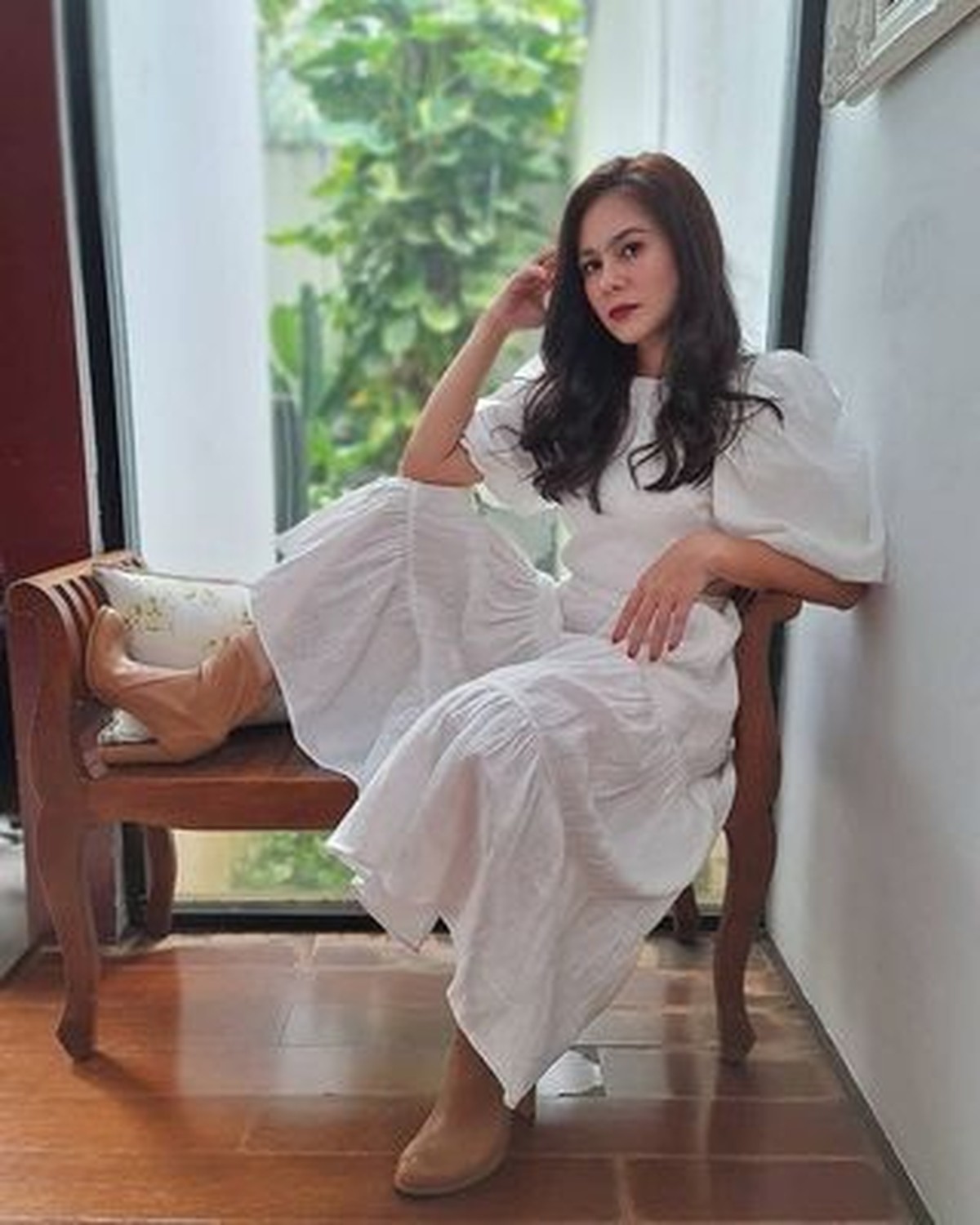 Wulan Guritno dikenal dengan sebutan hot mama yang memiliki style bak ABG&period; Yuk kita intip potret penampilannya&excl;