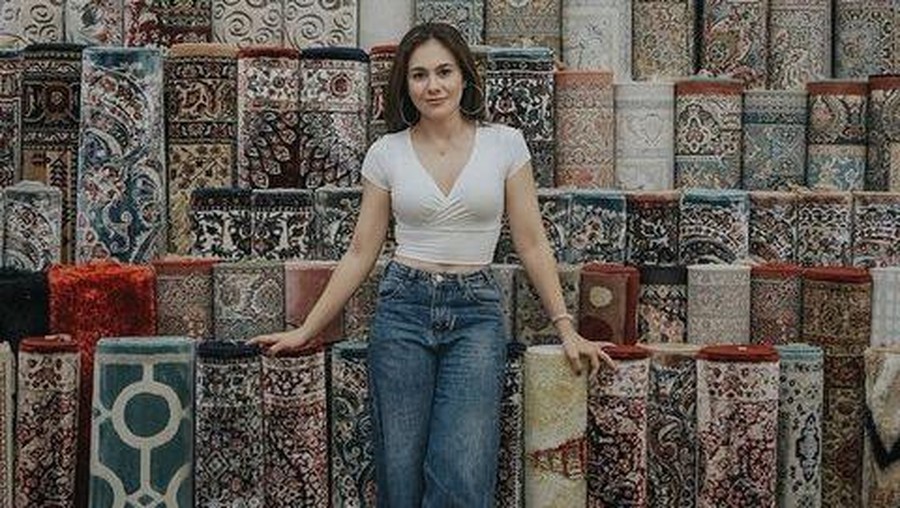 Wulan Guritno dikenal dengan sebutan hot mama yang memiliki style bak ABG. Yuk kita intip potret penampilannya!