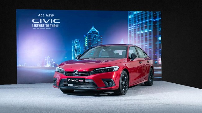 Generasi ke-5 City sedan dijual Rp355 juta, sedangkan Civic sedan dilego Rp567 juta.