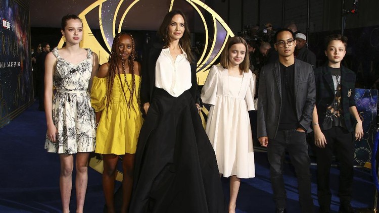 Angelina Jolie, third from left, poses with her children Shiloh Jolie-Pitt, from left, Zahara Jolie-Pitt, Vivienne Jolie-Pitt, Maddox Jolie-Pitt and Knox Jolie-Pitt upon arrival at the premiere of the film 'Eternals' on Wednesday, Oct. 27, 2021, in London. (Photo by Joel C Ryan/Invision/AP)