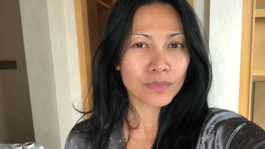 Anggun Karantina di Hotel Bareng Suami