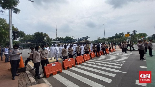 FPI menggelar Aksi 411 pada Senin (4/11) ini di depan Istana Kepresidenan Jakarta. Salah satu tuntutannya adalah menangkap pemilik akun 'Fufufafa'.