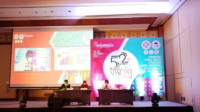 Keberlangsungan program JKN-KIS diyakini memberi dampak di berbagai sektor, antara lain peningkatan angka harapan hidup peserta sebesar 2,1 tahun.