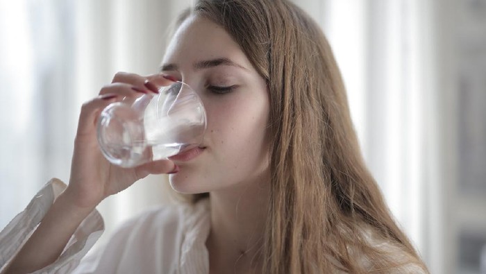Cara Diet Cepat Alami, Begini Tantangan Minum Air Putih Sebelum Makan! Berani Coba? Cara Diet Cepat Alami, Begini Tantangan Minum Air Putih Sebelum Makan! Berani Coba?