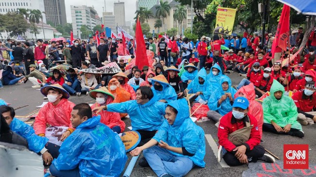 Mahasiswa meminta Presiden Jokowi menjadikan peringatan Sumpah Pemuda sebagai momentum untuk memperbaiki kinerja.