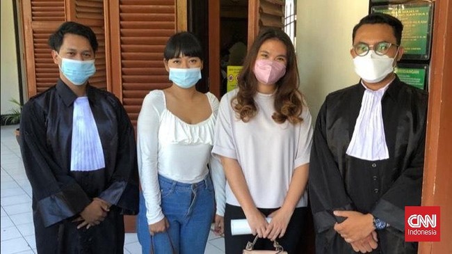 Yayasan Lembaga Perlindungan Konsumen (YLPK) Jatim menjelaskan konsumen berhak mendapatkan perlindungan dalam berpendapat dan menyampaikan keluhan.