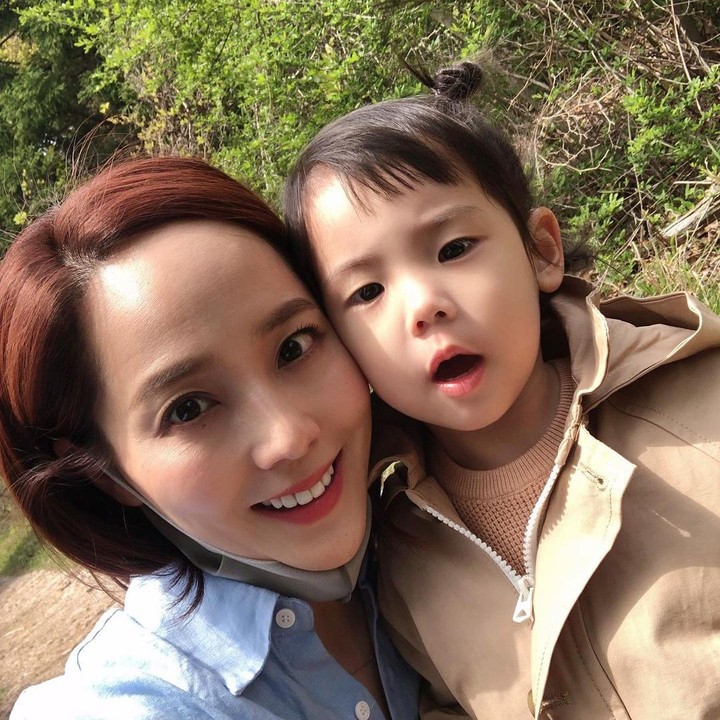 <p>Meski sibuk bekerja, Eugene tak pernah melupakan perannya jadi ibu. Ia sering menghabiskan waktu bersama buah hatinya. (Foto: Instagram @eugene810303)</p>