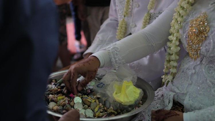 Sukabumi, West Java, Indonesia - November 08, 2020: The sawer ceremony also known as sawer panganten is one of the traditions in Sundanese traditional marriage in Indonesia.