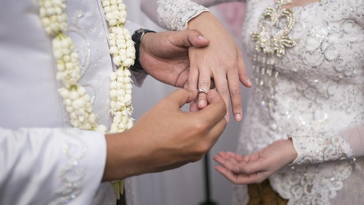 Pasang Cincin on Javanese Wedding. Traditional Javanese Groom Puts a Ring On The Bride