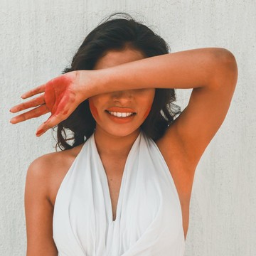img-title Deodoran vs Antiperspiran, Mana yang Cocok untuk Pemasalahan Bau Badan Kamu? Yuk Kenali Perbedaannya!