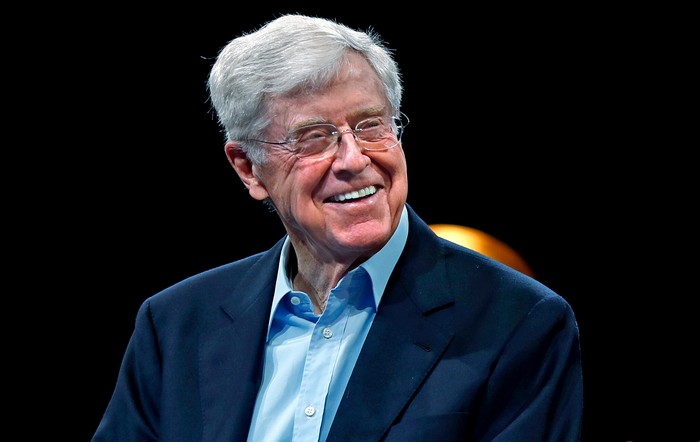 Ketua sekaligus CEO Koch Industries, Charles Koch juga masuk dalam daftar orang terkaya di dunia. Kekayaan bersihnya mencapai $52,6 miliar. Bahkan, Charles masuk dalam 25 orang paling dermawan dilansir dari Stand Together. (Foto: nytimes.com)