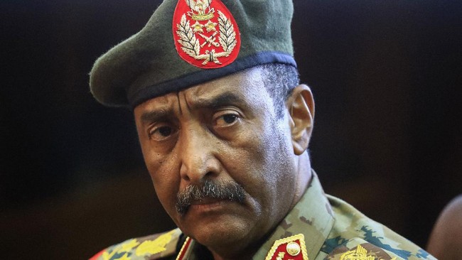 Pemecatan dubes berlangsung setelah belasan kepala perwakilan Sudan di luar negeri menolak kudeta militer yang terjadi tiga hari lalu.