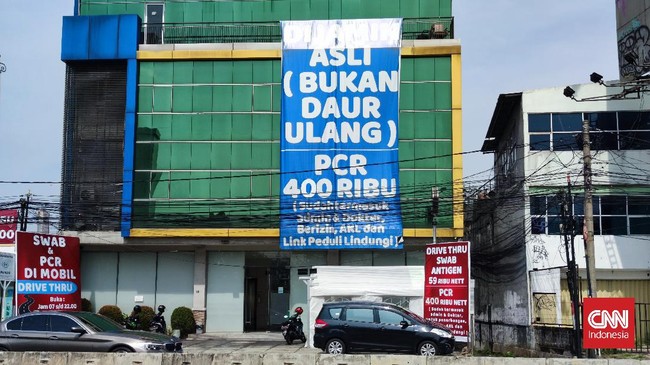 Sejumlah fasilitas kesehatan menerapkan tes PCR jalur cepat dengan tarif lebih mahal dari batasan Pemerintah dengan alasan keluarnya lebih cepat.