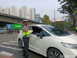 Langgar Ganjil Genap, Puluhan Kendaraan di Jakbar Kena Tilang