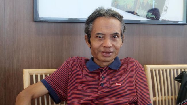 Enam penyair kenamaan Indonesia akan melelang karya-karyanya dalam rangka merayakan Hari Sumpah Pemuda dan Bulan Bahasa.