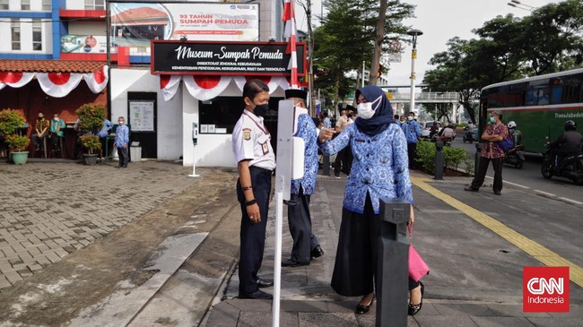 Aparat Sipil Negara (ASN) ditegaskan untuk menunda rencana cuti pada akhir tahun 2021 sebagai salah satu strategi pemerintah mengendalikan pandemi Covid-19.