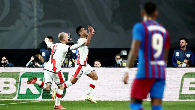 Hasil Liga Spanyol: Depay Gagal Penalti, Barcelona Kalah Kegagalan Memphis Depay mengeksekusi penalti mewarnai kekalahan Barcelona dari Rayo Vallecano pada pekan ke-11 La Liga Spanyol.
