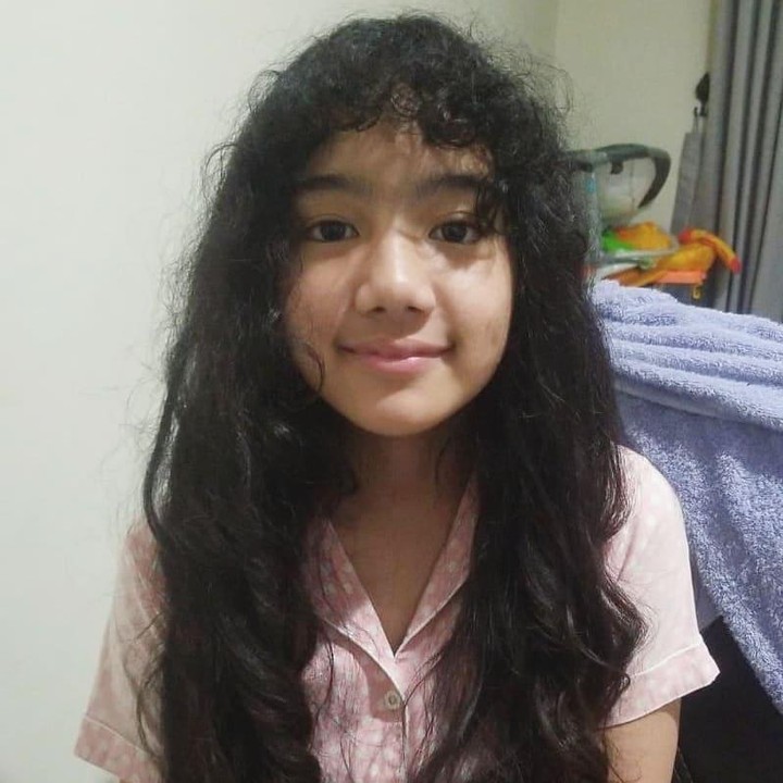 <p>Kini beranjak remaja, Leticia Charlotte Agraciana Joseph tumbuh menjadi gadis yang cantik. Ia juga sudah mulai memperhatikan penampilannya. Belum lama ini ia meminta sang Bunda untuk memotong poninya. (Foto: Instagram @itssheilamj)</p>