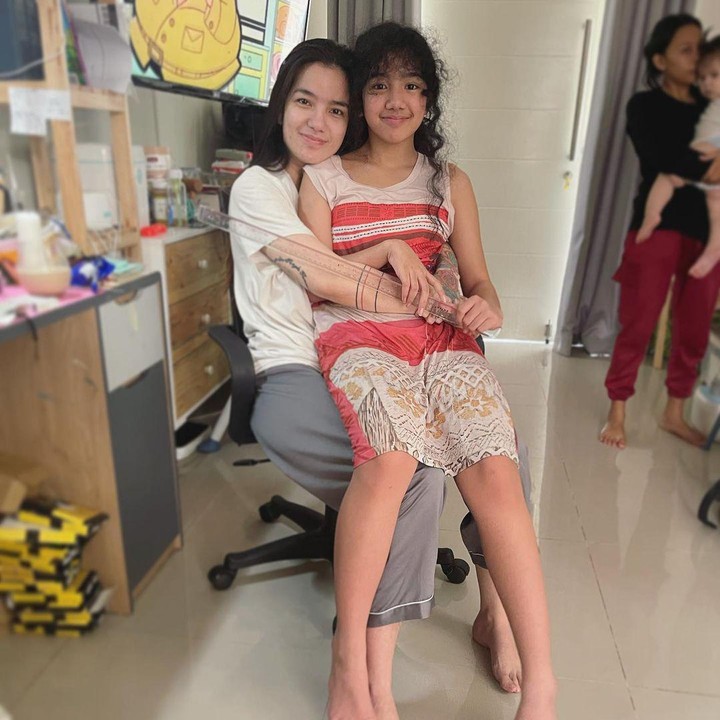 <p>Rumah baru Sheila Marcia di Semarang didominasi dengan warna putih. Belum banyak perabotan yang memenuhi rumahnya. Meski begitu, rumah Sheila tak pernah sepi dari keceriaan anak-anak. (Foto: Instagram @itssheilamj)</p>