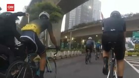 VIDEO: Polisi Tangkap Penjambret Ponsel Milik Pesepeda