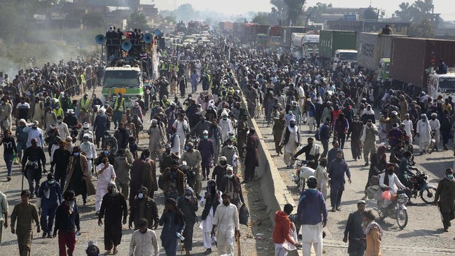 Pakistan Larang Aktivitas Partai Islam TLP, Buntut Bentrok di Lahore Pakistan melarang aktivitas partai Islam sayap kanan Tehreek-e-Labbaik Pakistan (TLP) pada Kamis (23/10).