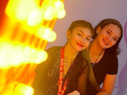 7 Potret Dian Nitami & Sang Putri, Ternyata Atlet Ice Skating Berbakat Bun