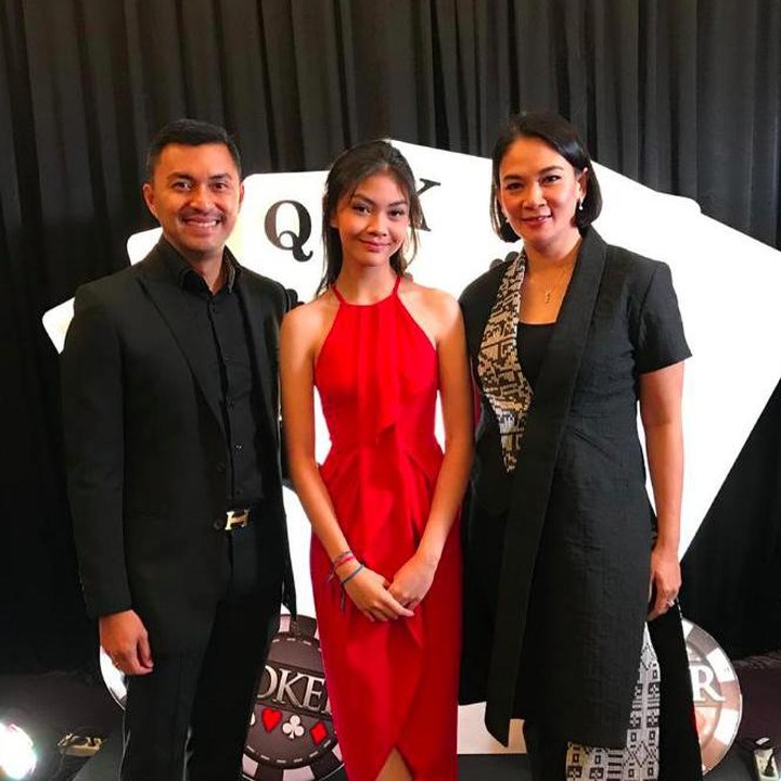 <p>Dian Nitami dan Anjasmara tampaknya selalu menjadi orang tua yang suportif. Kita doakan Sasi sukses ya! (Foto: Instagram)</p>