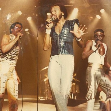 Lirik Lagu Let's Groove - Earth, Wind & Fire
