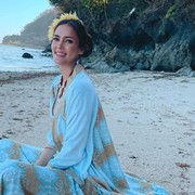 Wisata Pantai Dibuka! Jangan Lupa Tampil Stylish, Intip Outfit Kece Cathy Sharon yang Bisa Dijadikan Referensi