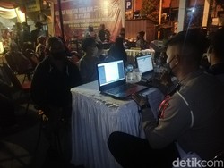 Geliat Warga Sumedang Sambangi Gebyar Vaksinasi Malam Hari