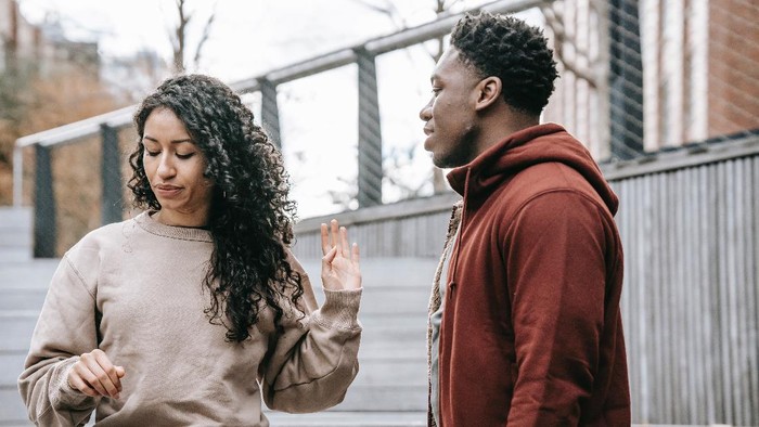 Mudah kok! Ini 6 Cara Cerdas Bikin Mantan Menyesal Sampai Merengek Minta Balikan